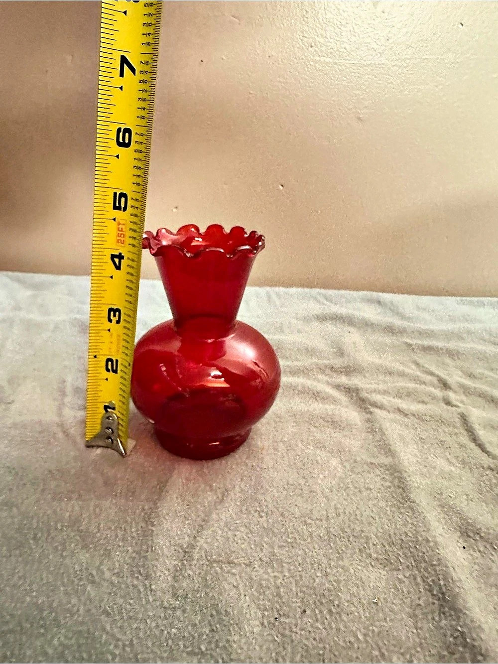 SABORA Red Glass Ruffled Rim Vase - Picture 3 of 3